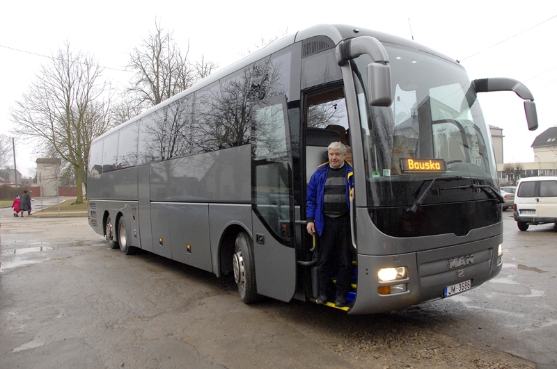 Bauskas novada domes administrācijas ēkas pagalmā pirmdien, 10. februārī, ieripoja mazlietots MAN markas autobuss.

Autors: Ivars Bogdanovs