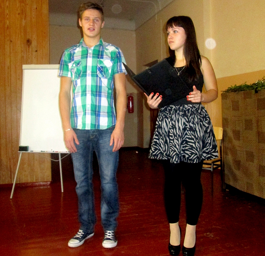 Mežgaļu pamatskolas 9. klases audzēknis Reinis Ozols ir ne tikai zinošs mācībās, bet arī aktīvi iesaistās skolas sabiedriskajā dzīvē. Kopā ar klasesbiedreni Dinu Briedi viņš vairākkārt vadījis skolas pasākumus. 
Autors: No albuma.