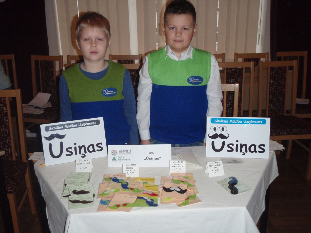 SMU «Ūsiņas» komanda – Rūdis Katkevičs (no labās) un Ričards Raismans – uzvarēja nominācijā «Labākā reklāma».
Autors: No albuma.