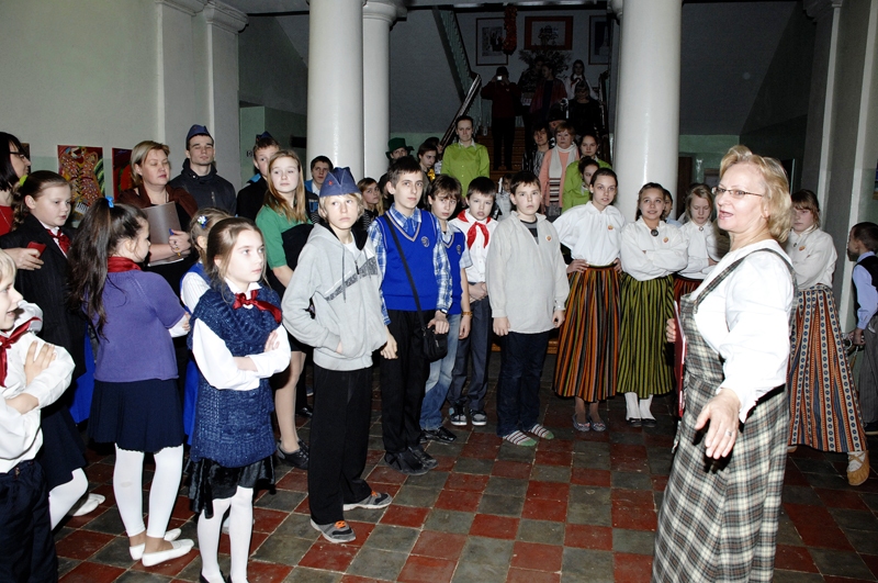 Skolēni iepazinās ar Svitenes muižu.
Autors: Foto – Ivars Bogdanovs