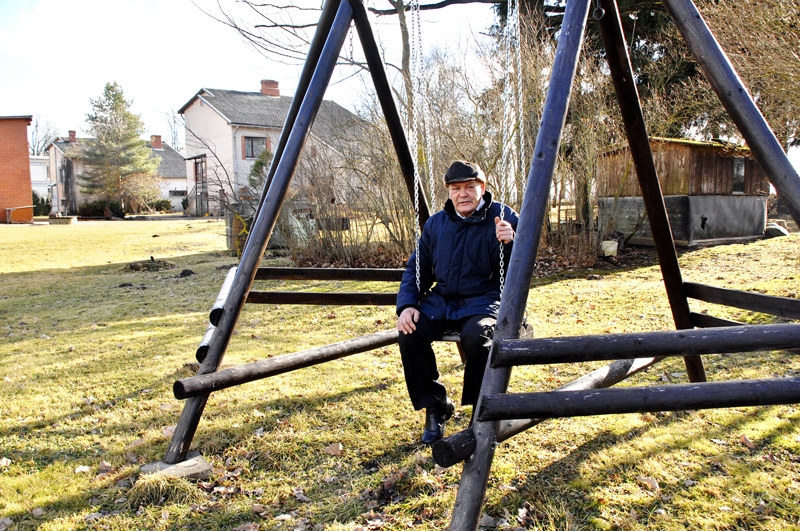 Egonam Brazauskim viņa «Liedagās» mīļākā vieta ir šūpoles.
Autors: Foto – Ivars Bogdanovs