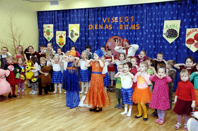 Bērnudārza «Zīlīte» filiāles audzēkņi rādīja priekšnesumus, kas mudina dzīvot veselīgi.
Autors: Foto – Ivars Bogdanovs