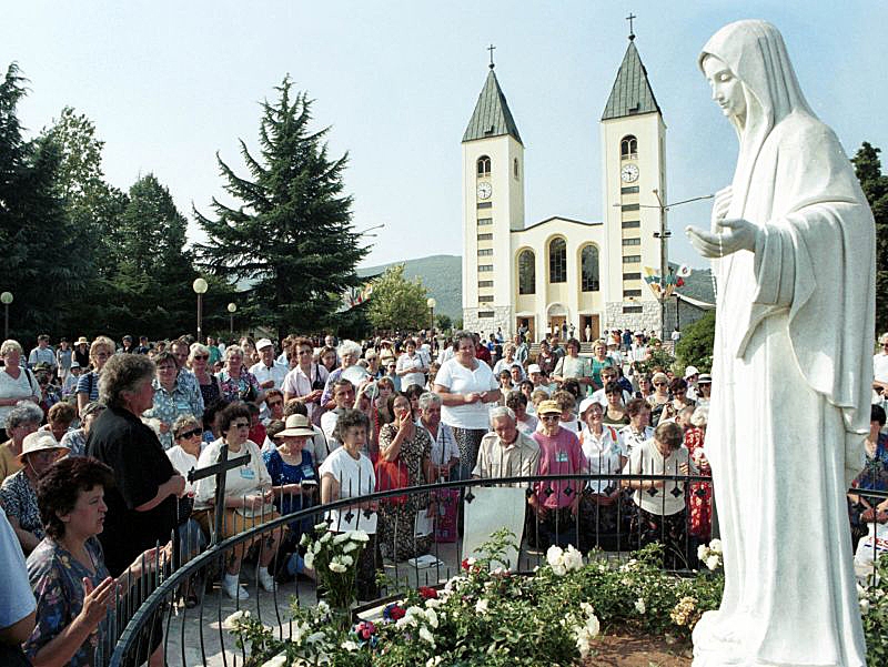 Medžugorje ir slavena ar Vissvētākās Jaunavas Marijas parādīšanos 1981. gadā. Kopš tā brīža ik dienas pilsētu apmeklē tūkstošiem katoļu svētceļnieku.
Autors: no wikipedia.org