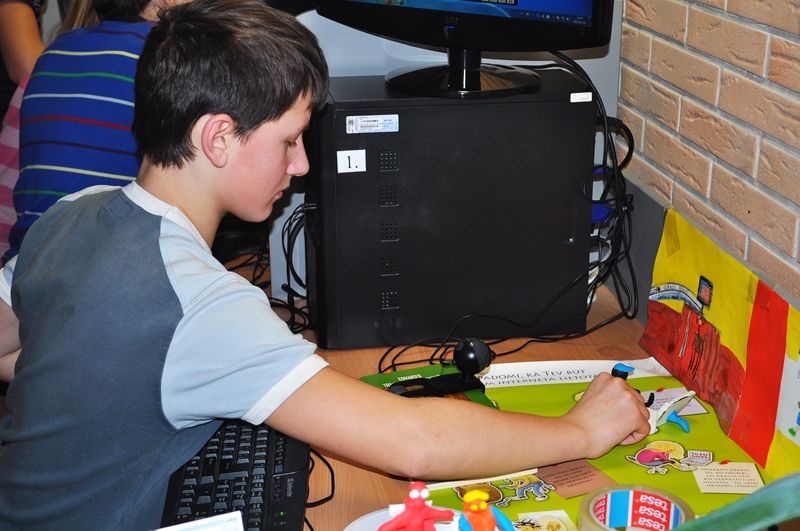 Rauls Spickus animācijas filmu darbnīcā Zorģu bibliotēkā.
Autors: no «Bauskas Dzīves» arhīva