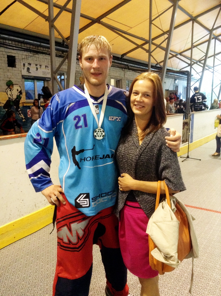 Kristīne Karašniece ir liela hokeja fane. Viņa priecājas, ka var izbaudīt katru Jāņa spēli un būt aktīva atbalstītāja.
Autors: Foto no personiskā arhīva.