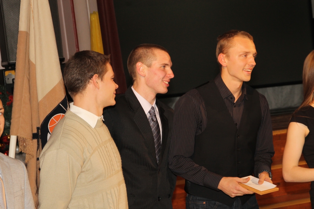 Ģirts Dubinskis (no kreisās), Mārtiņš Rūgums un Jānis Baltušs piedalījās Latvijas pieaugušo čempionātā vieglatlētikā. 
Autors: No «Bauskas Dzīves» arhīva.