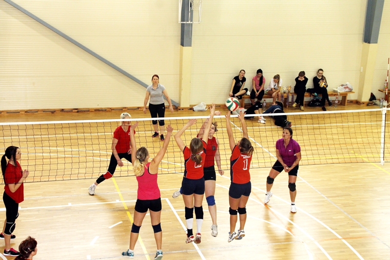 Rundālietes izsita cauri «Vecumnieku» dāmu blokam. 
Autors: Foto – Uldis Varnevičs