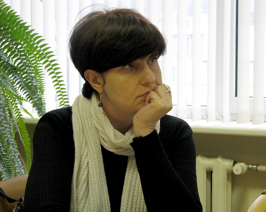 Mākslas zinātniece Ina Līne: «Plānveidīgi virzoties no konkrētā uz vispārējo un krājot informāciju arī par mājas apkārtni, šogad paredzēts izstrādāt «Lejenieku» iekštelpu un ārtelpas koncepcijas, atgriežot sētai tās kādreizējo Plūdoņa laika noskaņu.»
Autors: Vilnis Auzāns