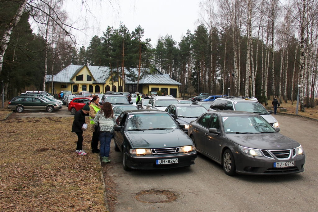 No moteļa «Brencis» Iecavas novadā startēja autofotoorientēšanās sacīkšu dalībnieku 56 ekipāžas.
Autors: Artūrs Enkurs