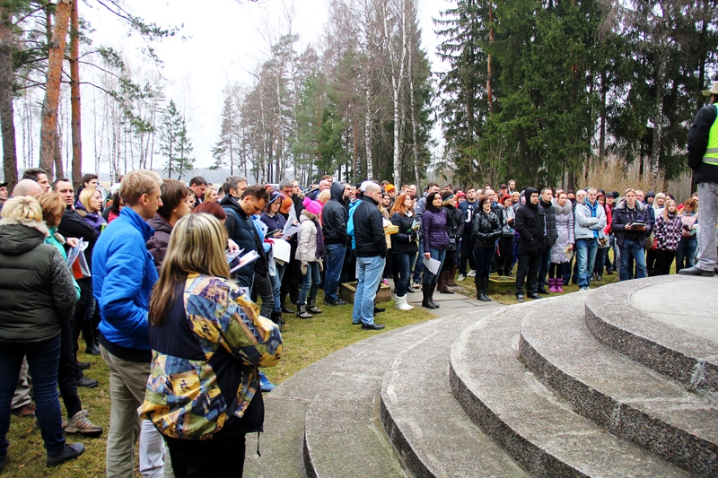 Startēja autofotoorientēšanās sacīkšu dalībnieku 56 ekipāžas no moteļa «Brencis» Iecavas novadā.
Autors: Artūrs Enkurs