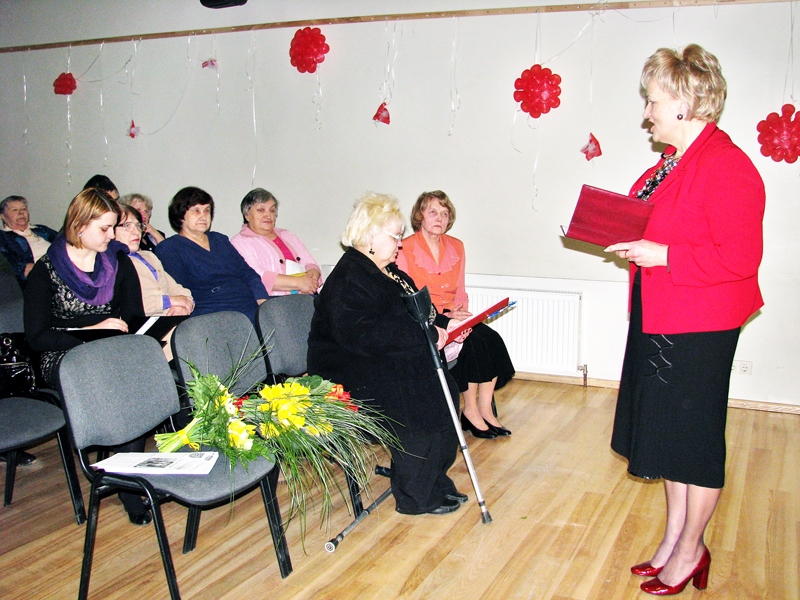 Iveta Radziņa, Valles pagasta pārvaldniece, sveica vietējos seniorus, kuri pulcējās sestdien kopīgā sarīkojumā.
Autors: Vilnis Auzāns