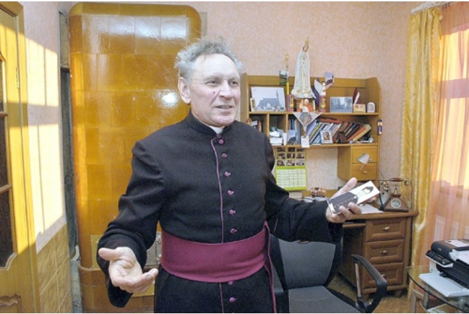 Rožukroņa lūgšanu ar konkrētu nodomu katrs var skaitīt arī mājās, teic monsinjors Jānis Zviedrāns.
Autors: No arhīva.