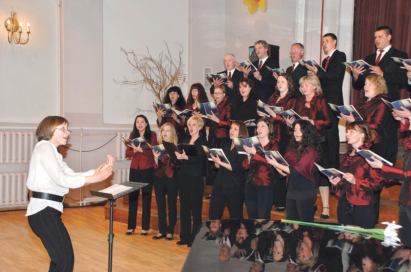 Jauktais koris «Mežotne» dziedās Pasaules koru olimpiādes atklāšanā.
Autors: no «Bauskas Dzīves» arhīva