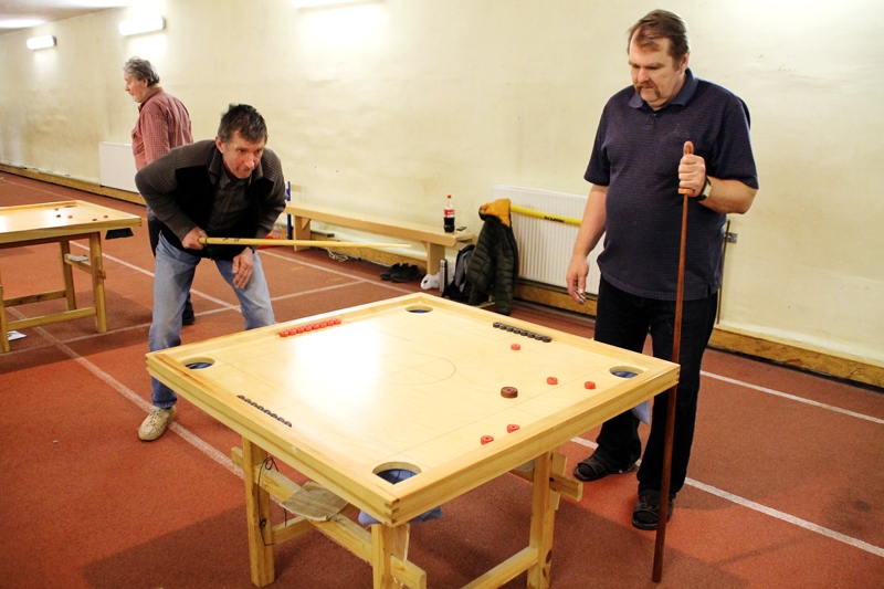 Vilnis Pelcers (no labās) ir Latvijas Novusa federācijas reitinga līderis starp mūsu novadu spēlētājiem.
Autors: Uldis Varnevičs