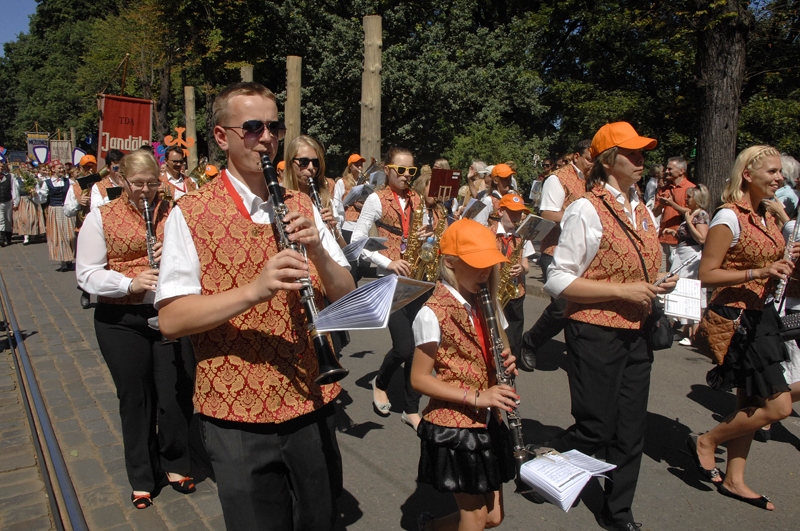 Pūtēju orķestris «Bauska» pagājušajā vasarā Dziesmu svētku gājienā Rīgā.
Autors: Ivars Bogdanovs