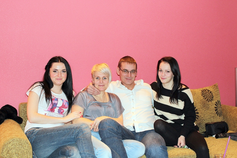 Kopā ar jaunākajām meitām – no kreisās Signe, labajā pusē Marisa. 
Autors: no personiskā arhīva