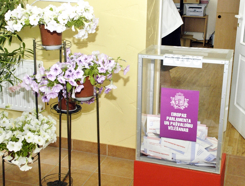 Iepriekšējās Eiroparlamenta vēlēšanas notika 2009. gadā, šogad pilsoņi aicināti par EP deputātiem balsot 24. maijā.
Autors: Foto – Ivars Bogdanovs