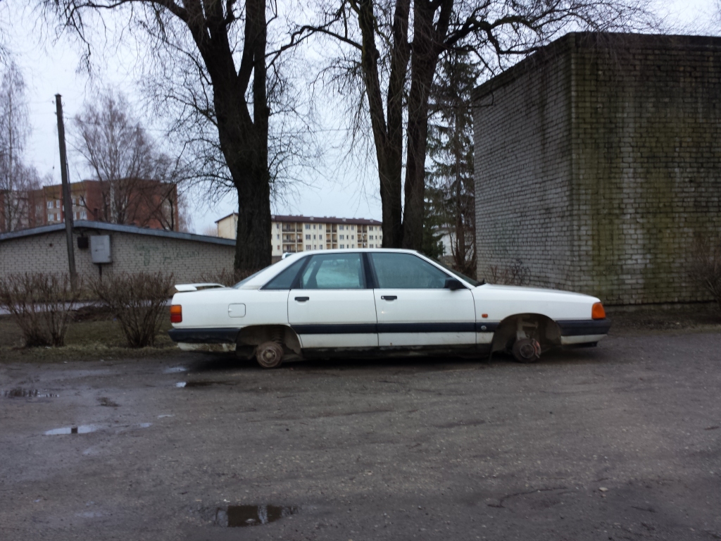 Naktī no 23. uz 24. martu Īslīces pagastā apzagtais «Audi-100».
Autors: Aculiecinieks