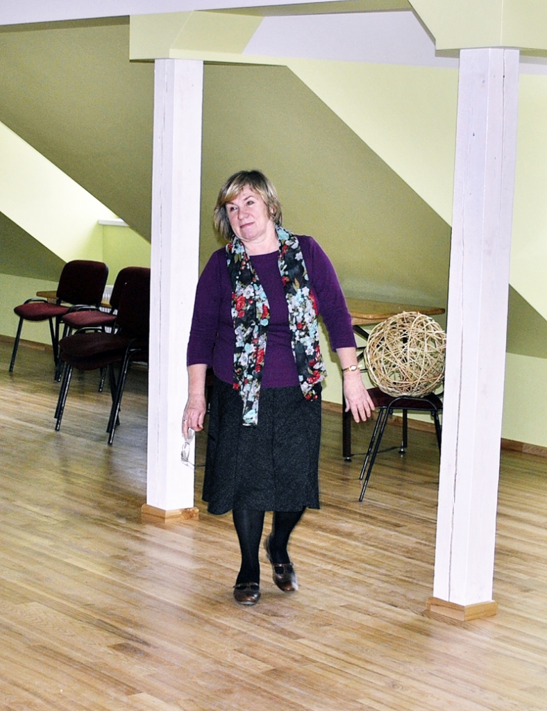 Līga Baļčūne rāda Skaistkalnes tautas nama jaunās, pagaidām neapdzīvotās telpas.
Autors: Māris Krūmiņš