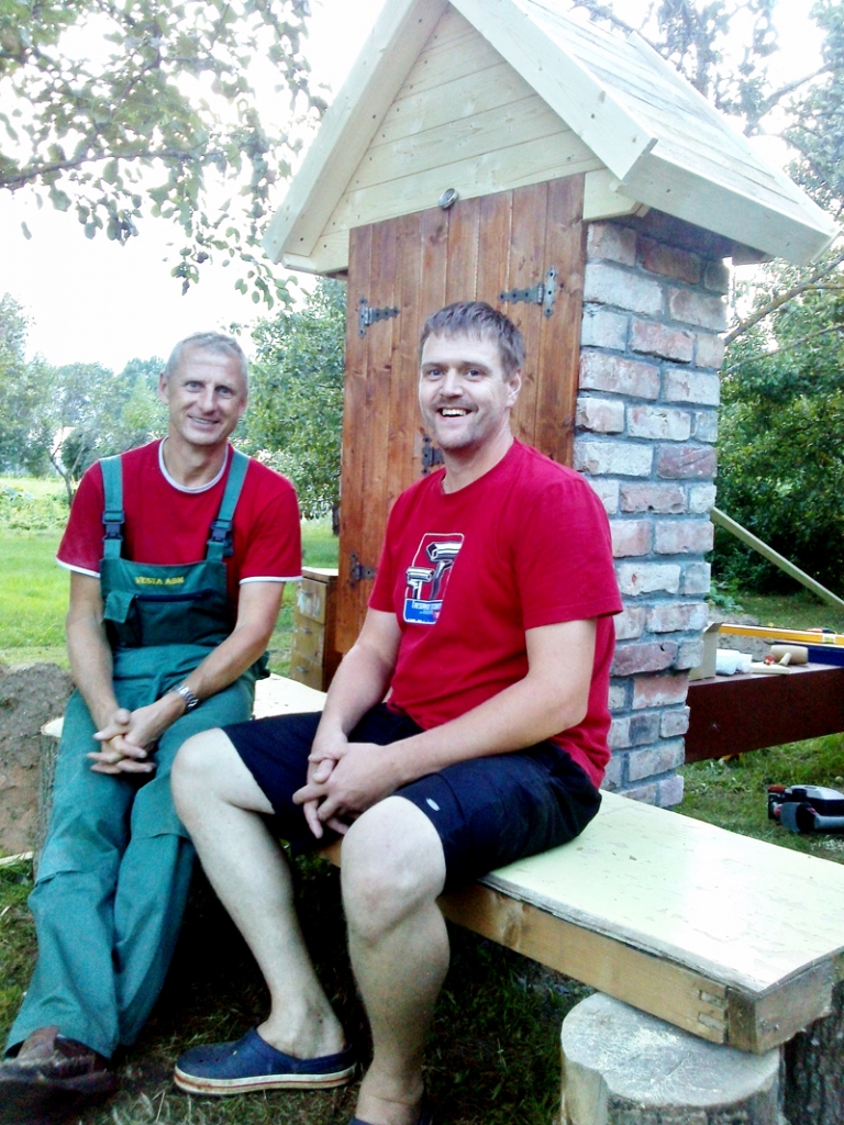 Jānis un Mihails kūpinātavu soli pa solim cēla brīvajos vakaros pēc darba.