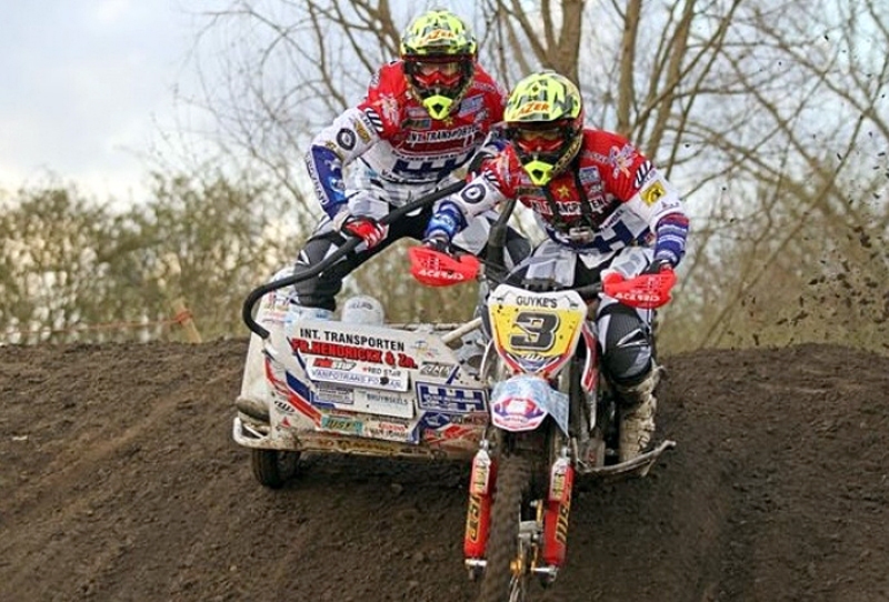 Trasē Elvijs Mucenieks un Jans Hendrikss.
Autors: no sidecarcross.be
