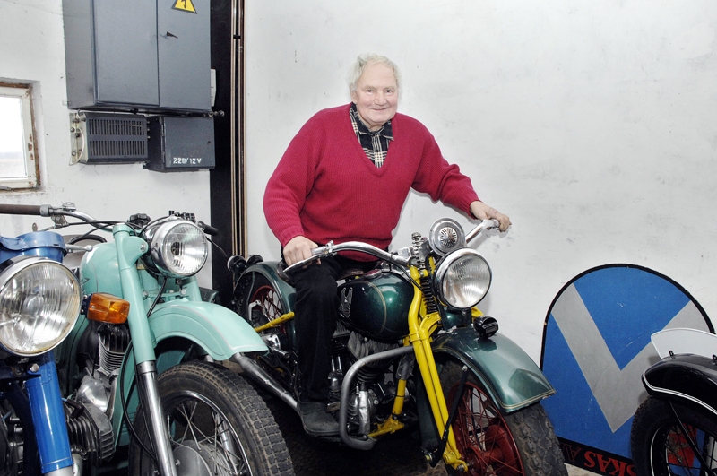 Edgars Gasūns uz 1939. gada «Harley Davidson» motocikla jūtas kā jaunības dienās. 
Autors: Ivars Bogdanovs
