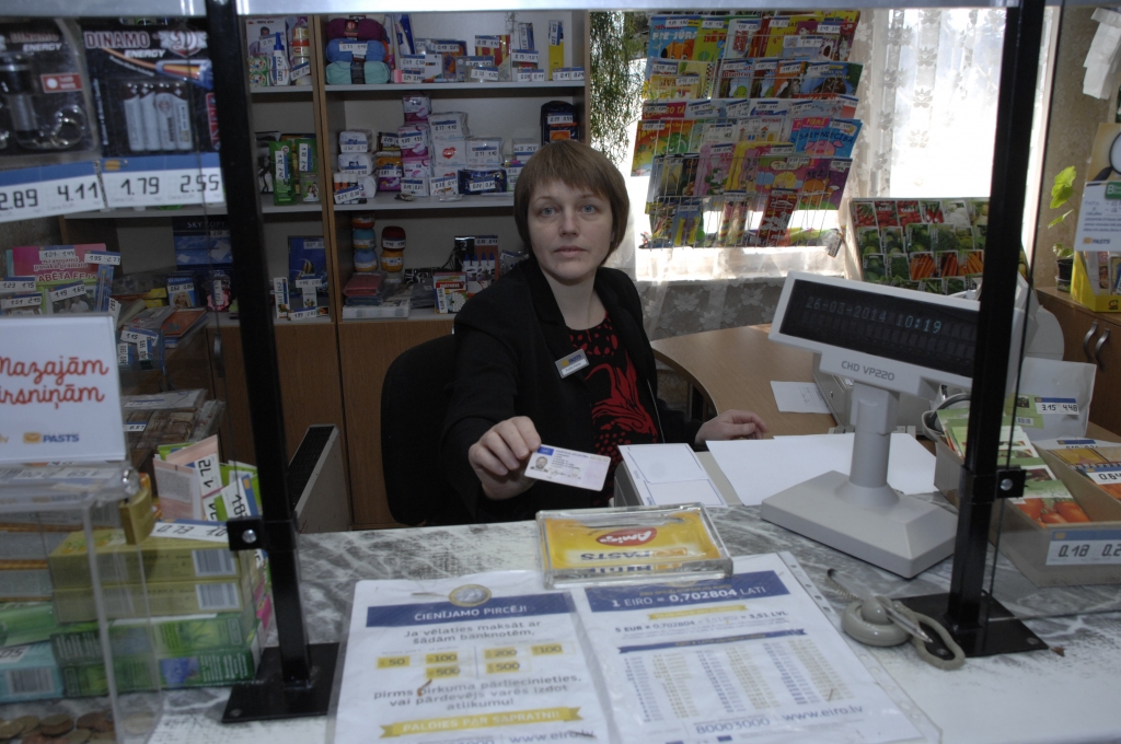 Stelpes pasta nodaļas vadītāja Rudīte Pelūde skaidro, ka no 1. aprīļa pasta sūtījumu saņemšanai transporta līdzekļa vadītāja apliecība kā personu apliecinošs dokuments vairs netiks pieņemta. 


Autors: Ivars Bogdanovs