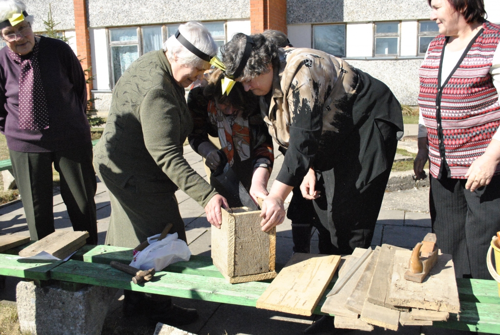 Būrīšus pavasara vēstnešiem Viesturu un Svitenes seniori darināja ar prasmi un aizrautību.
Autors: Māris Krūmiņš