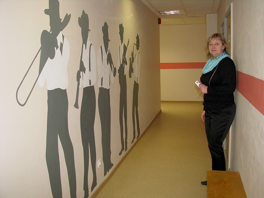 Bauskas mūzikas skolas direktore Anita Velmunska ir apmierināta ar otrā stāva gaiteņu jauno vizuālo tēlu. 

Autors: Vilnis Auzāns