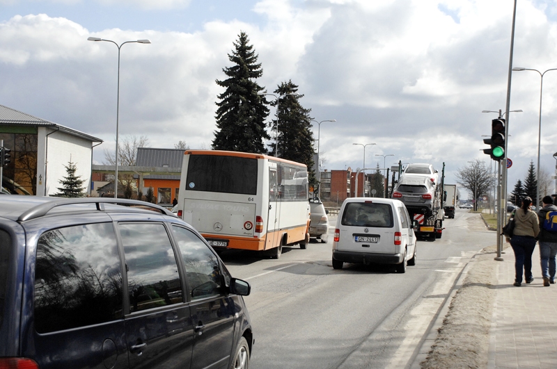 Luksoforā papildus uzstādot kreisā pagrieziena sekciju, automobiļiem būs drošāk nogriezties no Zaļās uz Slimnīcas ielu. 
Autors: Foto – Ivars Bogdanovs
