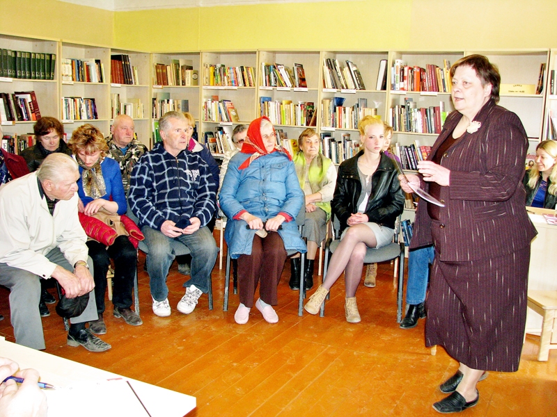 Laimdota Kolberga, Vecsaules pagasta pārvaldes vadītāja, uzrunā jaunsauliešus.
Autors: Vilnis Auzāns