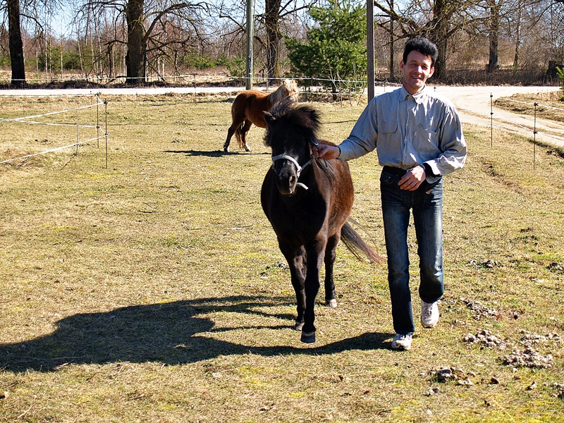 Arnis Banga ar Melāniju izlaiž riksi, kamēr Brunhilde pēta aploka tālāko galu.
Autors: Foto – Antra Ērgle