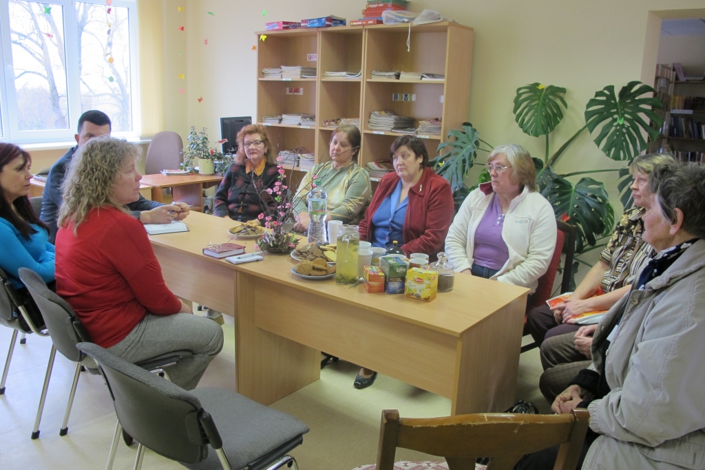 Bauskas novada domes deputātu kārtējā tikšanās ar iedzīvotājiem 8. aprīlī bija Gailīšu pagasta Pācē. Uz vietējo bibliotēku bija ieradušies desmit ciema iedzīvotāji, viņus uzklausīja deputāti Daira Jātniece, Inita Nagņibeda un Arnolds Jātnieks.
Autors: Andra Matuļenko