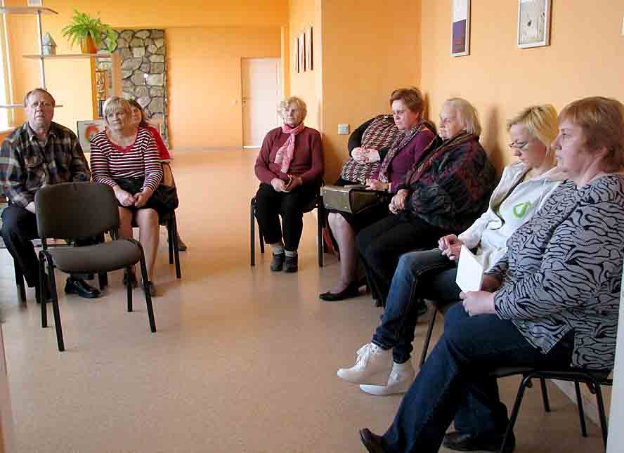 Grenctāles kultūras namā uz tikšanos ar iedzīvotājiem bija ieradušies desmit interesentu. 
Autors: Vilnis Auzāns
