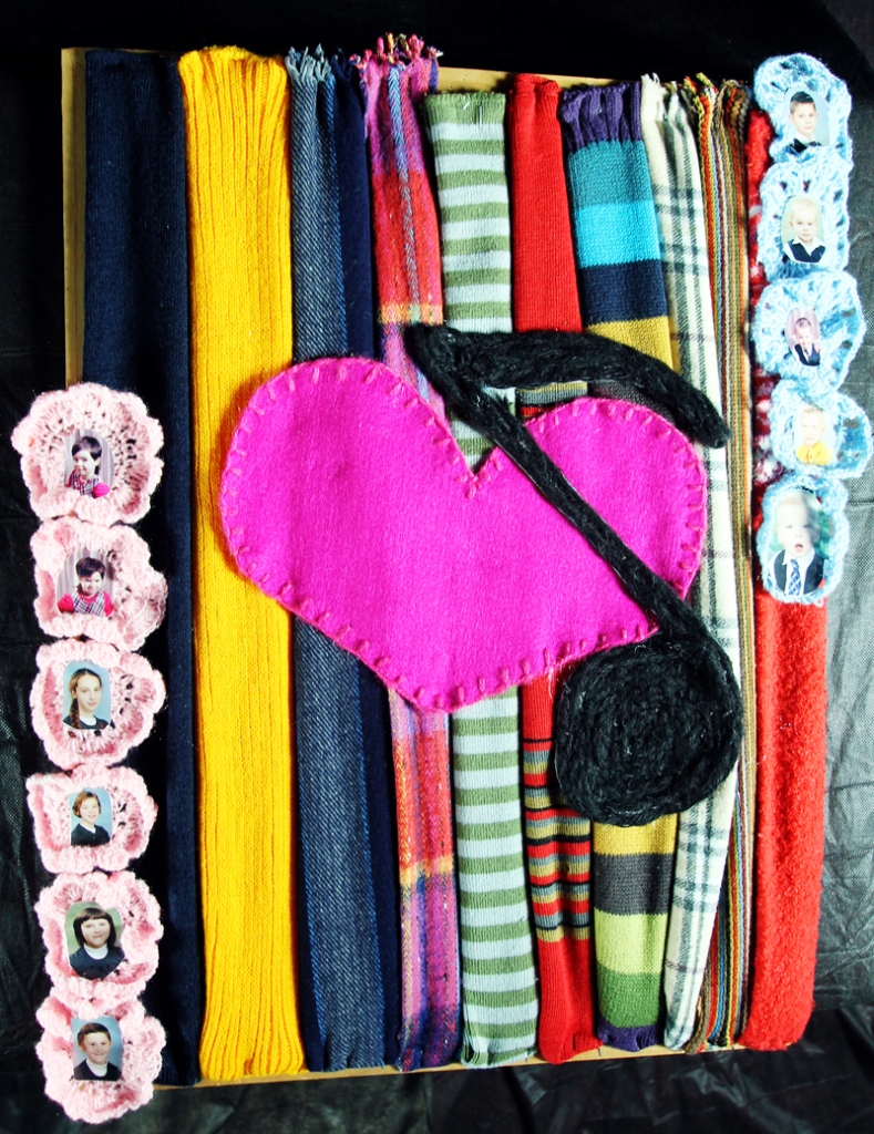 Karogs tapis Seržānu ģimenes kopīgiem spēkiem. 
Autors: Foto no audžuģimenes albuma. 