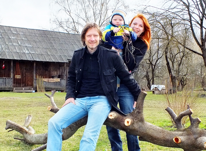 Brunavas pagasta «Straumēs» Nākumu ģimenei Lieldienu svinēšana ir jauna tradīcija, plašāka sanākšana bijusi vasaras saulgriežos. 
Autors: no Nākumu ģimenes albuma