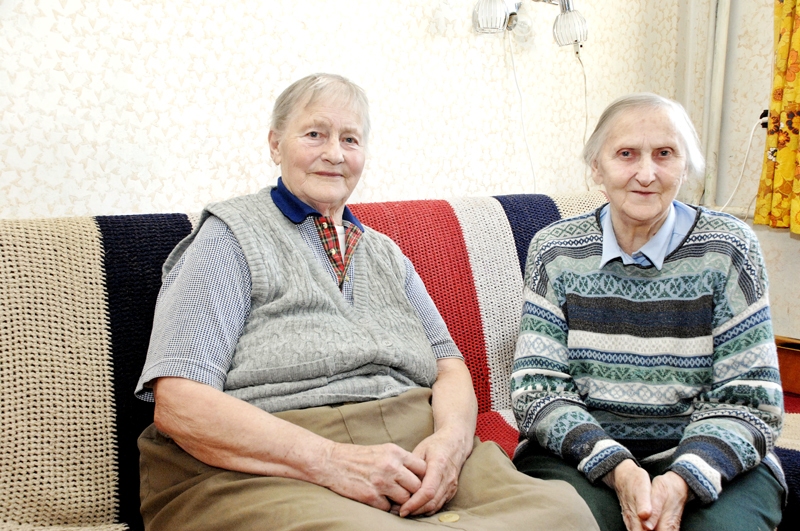 Mirdza Kaupmane (no kreisās) ar māsu Ausmu nevar sagaidīt, kad atkal varēs kopt dārziņu. 
Autors: Foto – Ivars Bogdanovs