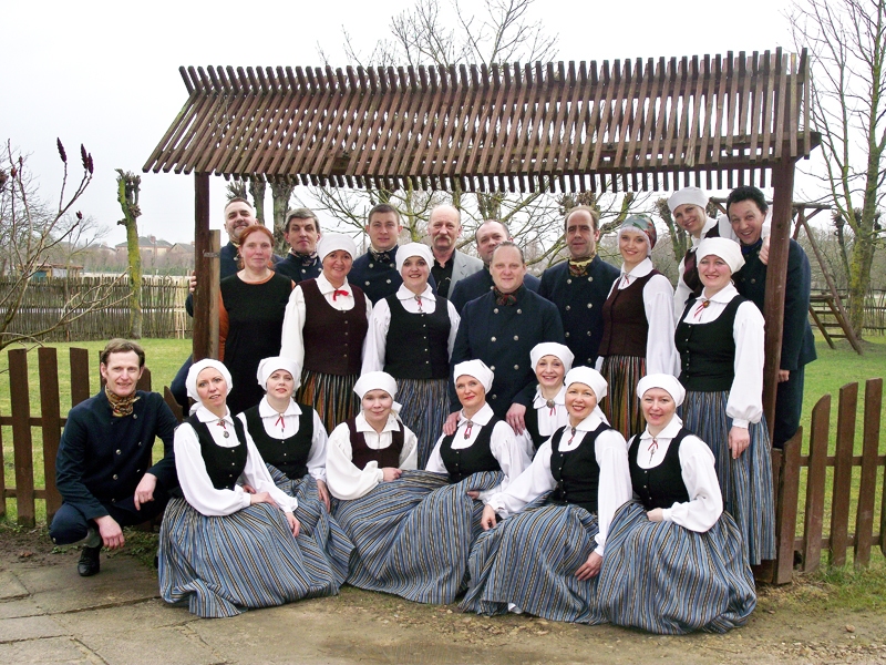 «Iecava» Bauskas apriņķa deju skates dienā, kad pārsteidza žūriju ar izcilu raksturdejas sniegumu.
Autors: Foto no kolektīva albuma.