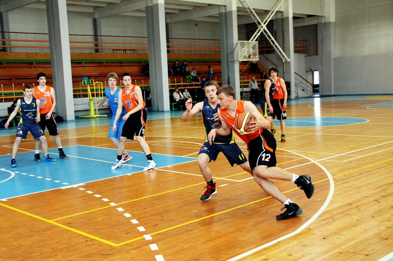 «Bauskas BJSS» U-16 komanda (gaišajos tērpos) izcīnīja pirmo vietu Latvijas Jaunatnes basketbola līgas 
2. divīzijas Rietumu grupā.
Autors: Uldis Varnevičs