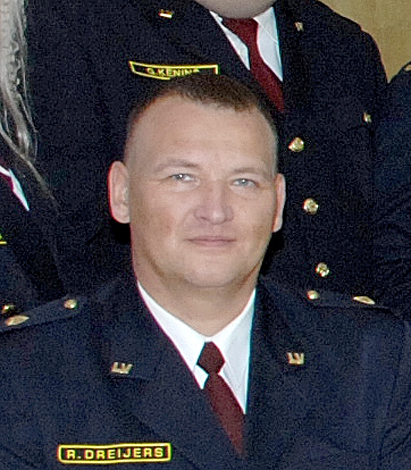 Valsts policijas Zemgales reģiona pārvaldes Bauskas iecirkņa Kārtības policijas nodaļas priekšniekam majoram Renāram Dreijeram pirms termiņa piešķirta kārtējā speciālā dienesta pakāpe. Tagad viņš ir pulkvežleitnants. 