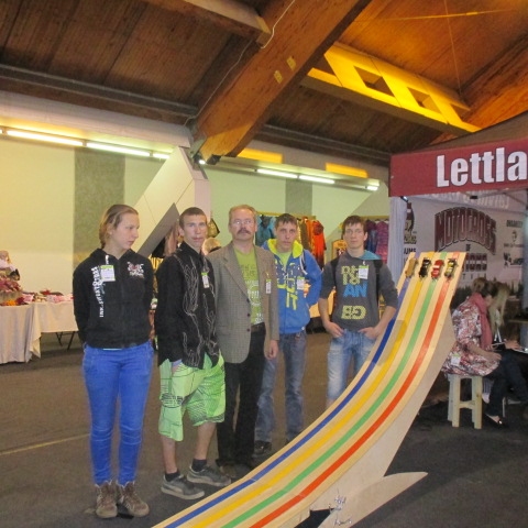 Zālītes internātpamatskolas komanda izstādē Ķīpsalā iekārtoja stendu un pavadīja veselu dienu.
Autors: No albuma.