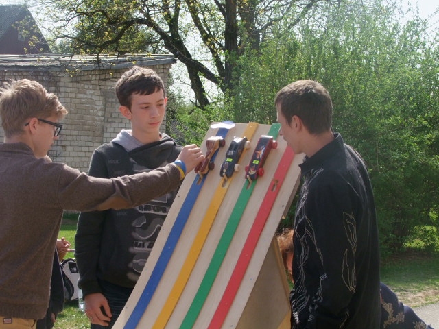 Trase un koka automodelīši tapuši pašu skolēnu spēkiem, ar idejām un padomu palīdzot amatu pedagogiem.
Autors:  No projekta albuma.