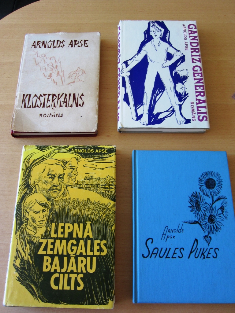 Annas Žīgures izstādei atvēlētie trimdas izdevumi.
Autors: No albuma.