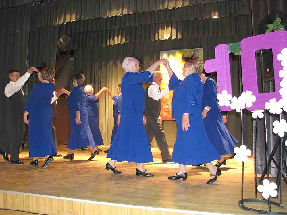 Senioru deju kopa «Sendienas» atklāj savu desmitgadu jubilejas koncertu. 
Autors: Vilnis Auzāns