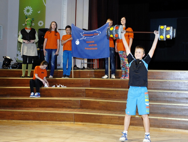 Titulu «Gada klase» ieguva Bauskas pilsētas pamatskolas 6.a klase. Viņiem bija oriģināla kolektīva vizītkarte.
Autors: Foto – Ivars Bogdanovs