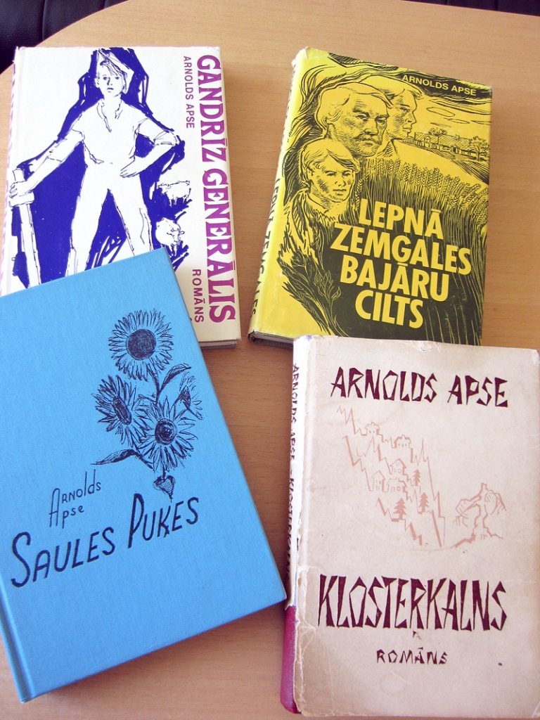 Annas Žīgures izstādei atvēlētās trimdas grāmatas.
Autors: Foto no bibliotēkas albuma.