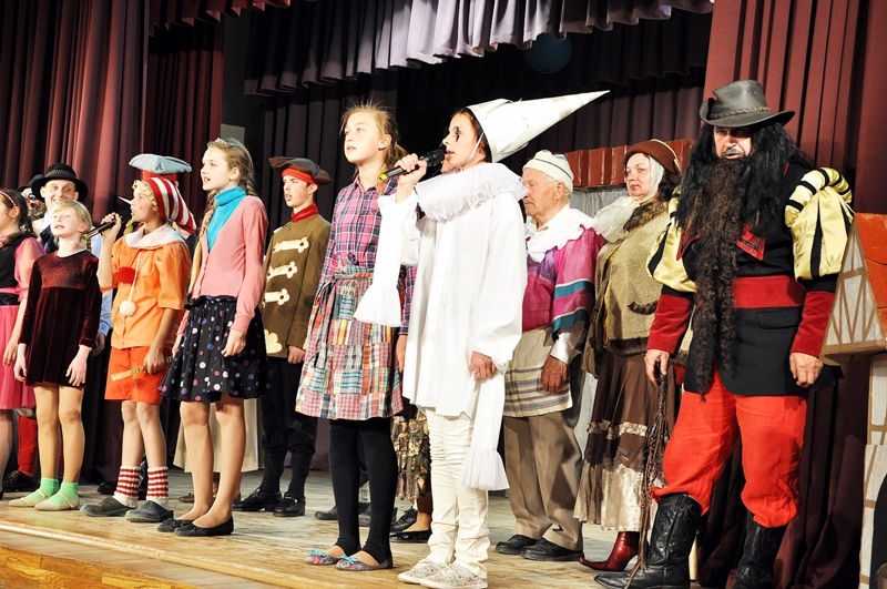 Bārbeles amatierteātra «Bārbelīši» izrāde «Buratīno piedzīvojumi».
Autors: Foto – Žanna Zālīte