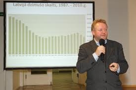 Plānots, ka Bauskā 13. maijā Saeimas Demogrāfijas lietu apakškomisijas izbraukuma sēdē piedalīsies demogrāfs Ilmārs Mežs.

Autors: no foto.lu.lv