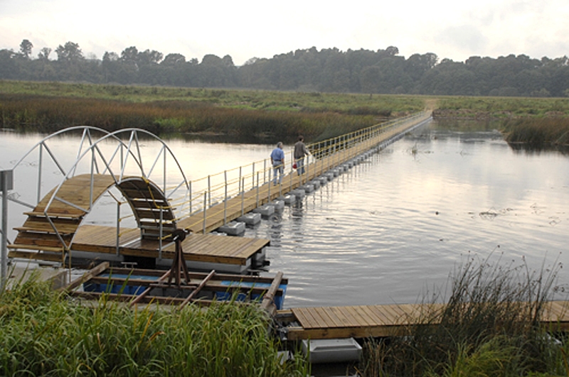 Mežotnē pie pils tiltiņš pār Lielupi tiks uzlikts šonedēļ.
Autors: no «Bauskas Dzīves» arhīva