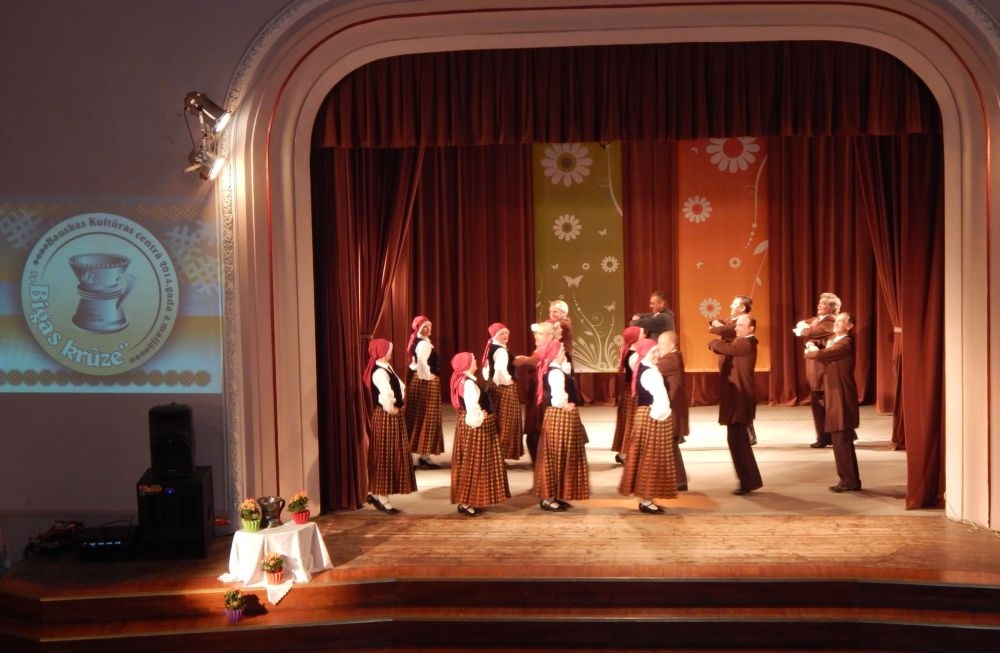 Pie jauniem tērpiem ir cerība tikt deju kopai «Biguļi».
Autors: Linda Kaufmane